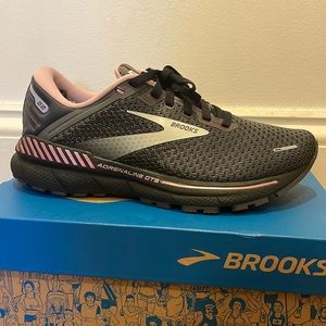 Women’s Brooks Adrenaline GTS 22